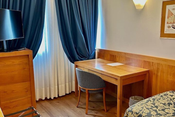 Room 5 of 41