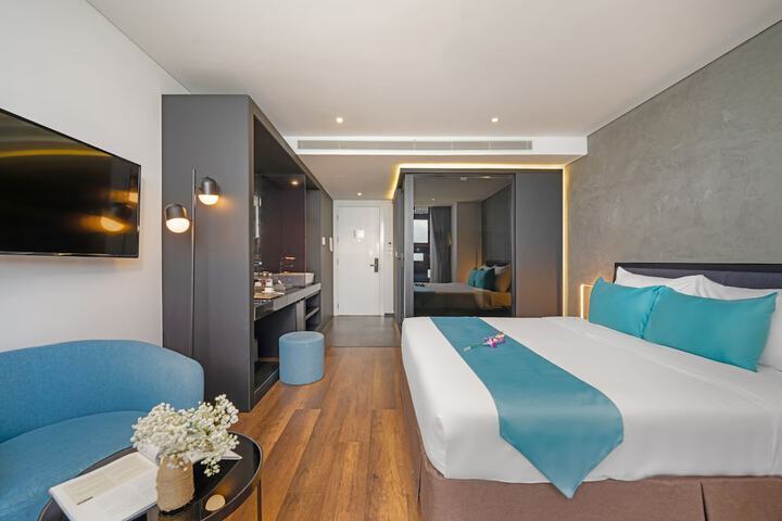 Room 4 of 80