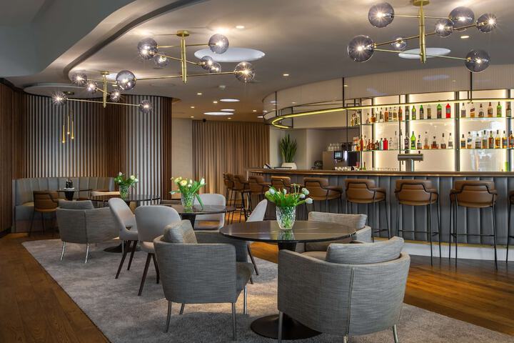 Lounge 140 of 209