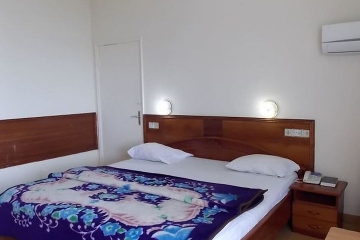 Room 11 of 27