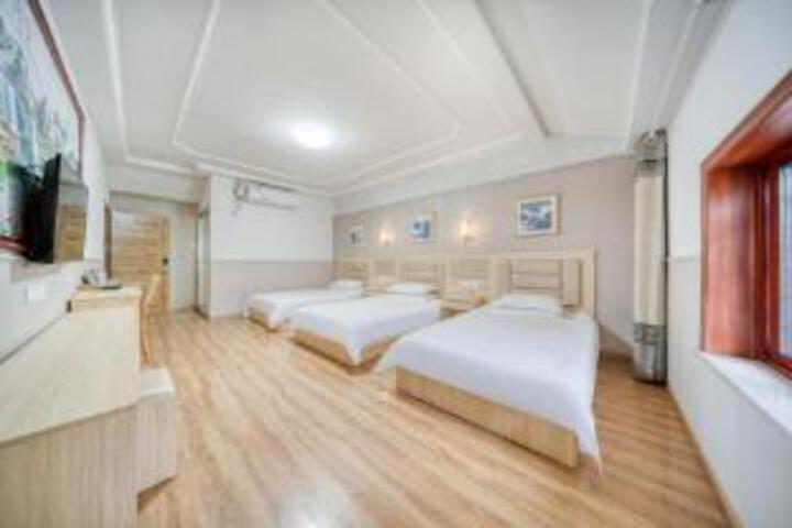 Room 4 of 5