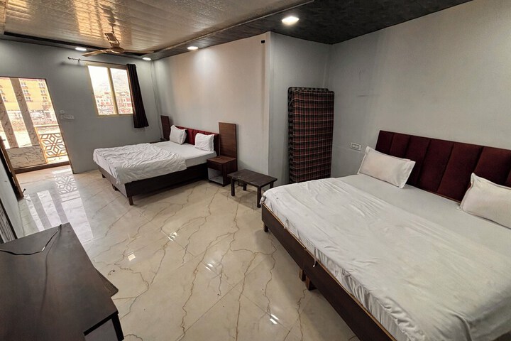Room 9 of 11