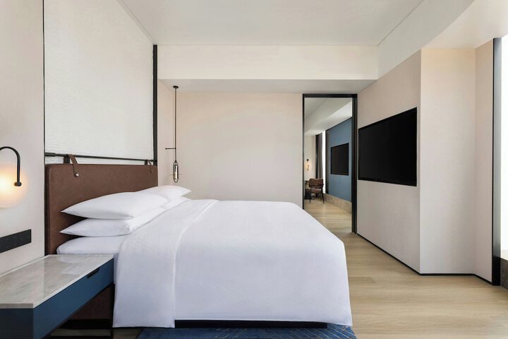 Room 15 of 37