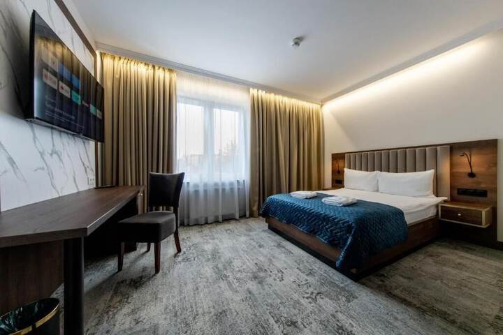 Room 3 of 28