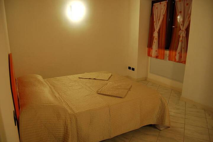 Room 5 of 16