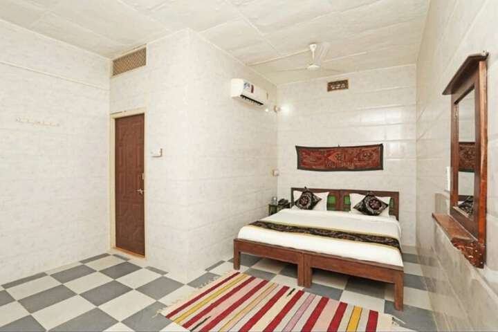 Room 8 of 12