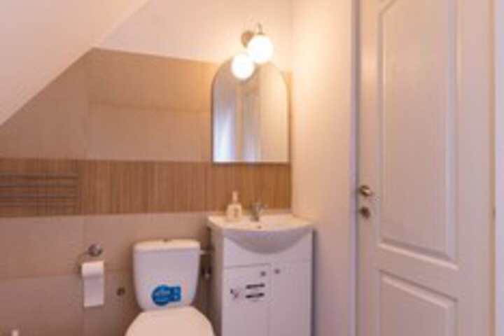 Room 2 of 44
