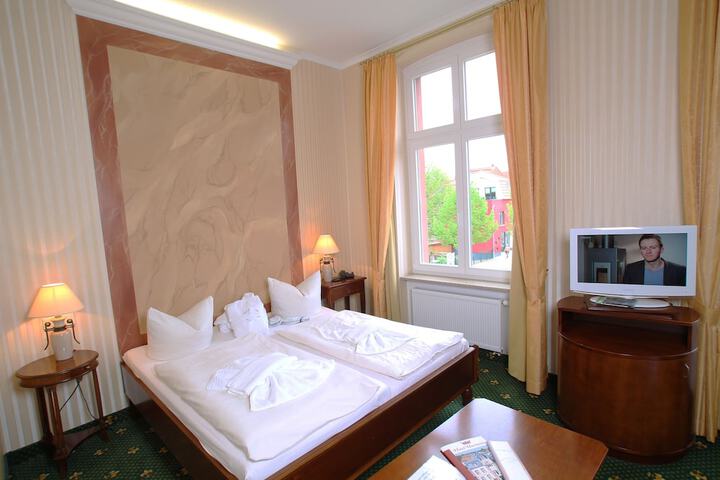 Room 4 of 35