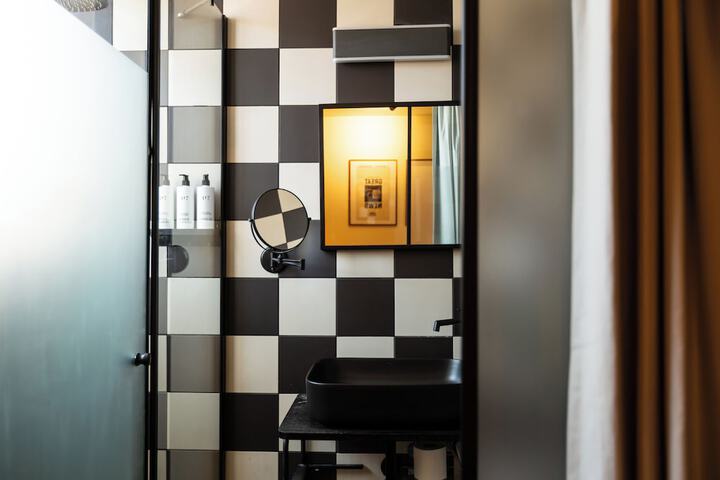 Room 12 of 21