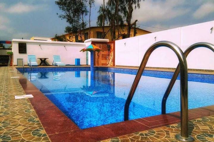 Pool 21 of 27