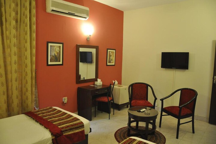 Room 12 of 22