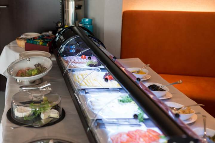 Dining 92 of 110