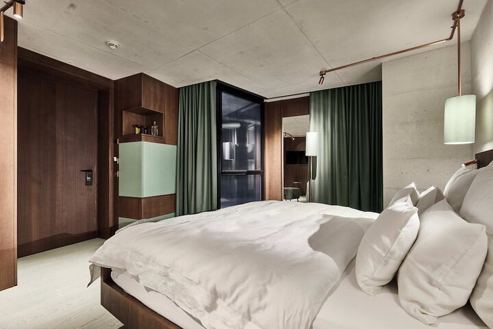 Room 11 of 43