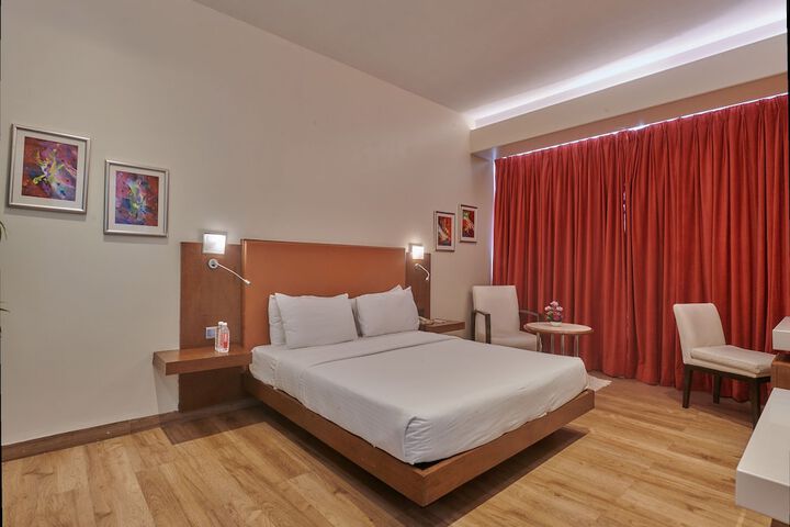 Room 8 of 33
