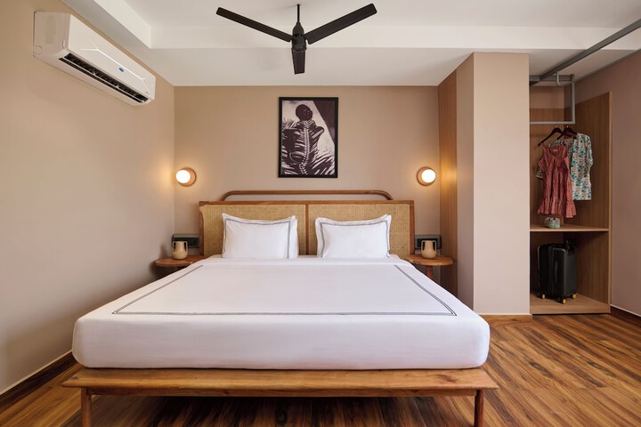 Room 12 of 48