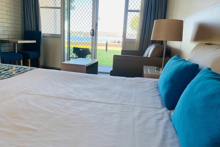 Room 16 of 53