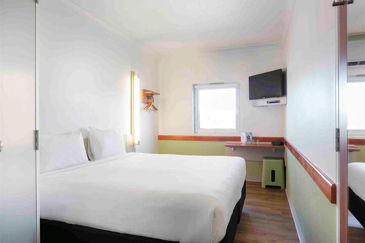 Room 11 of 42