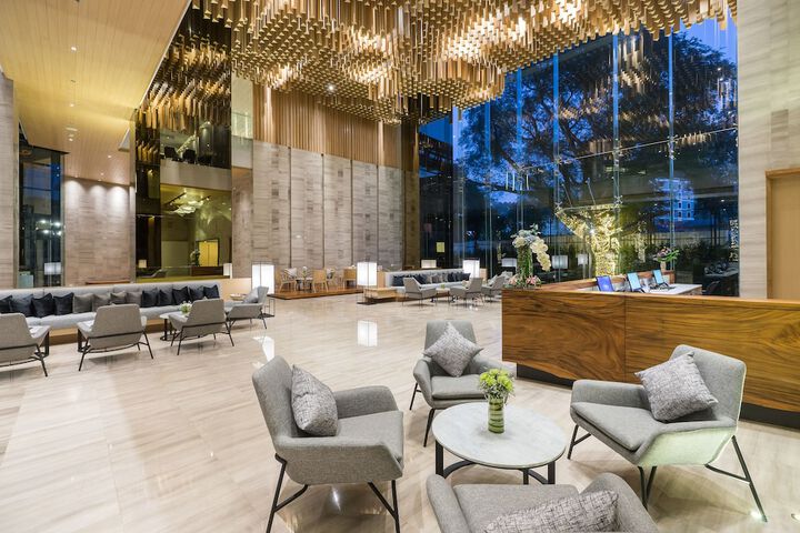 Entrance & Lobby