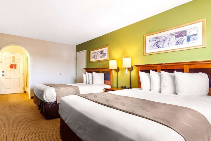 2 Queen Beds (4 of 10)
