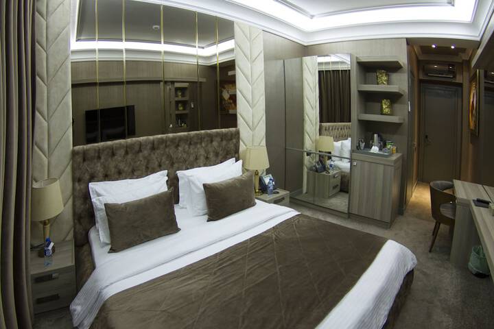 Room 34 of 80