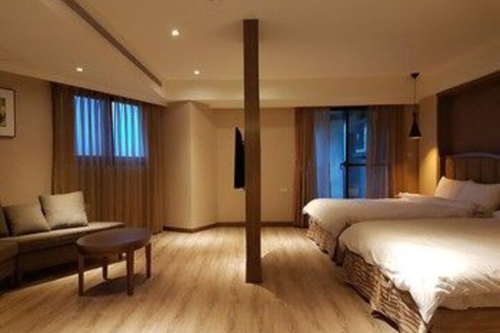 Room 2 of 6