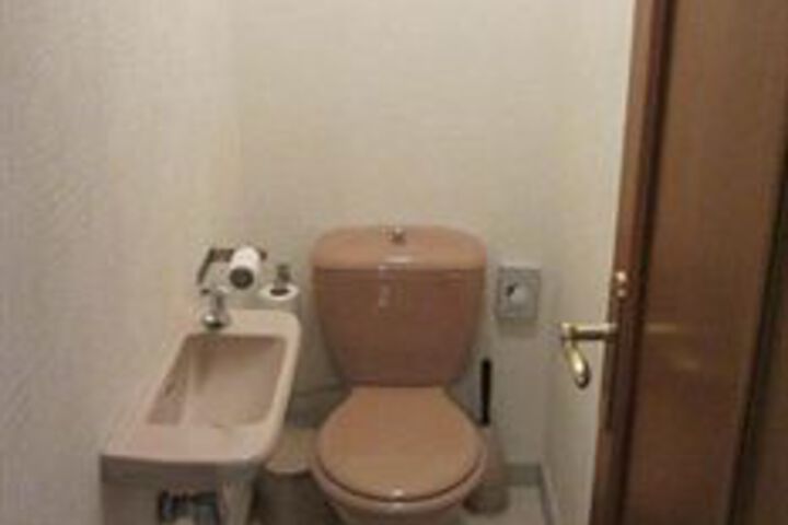 Room 8 of 68