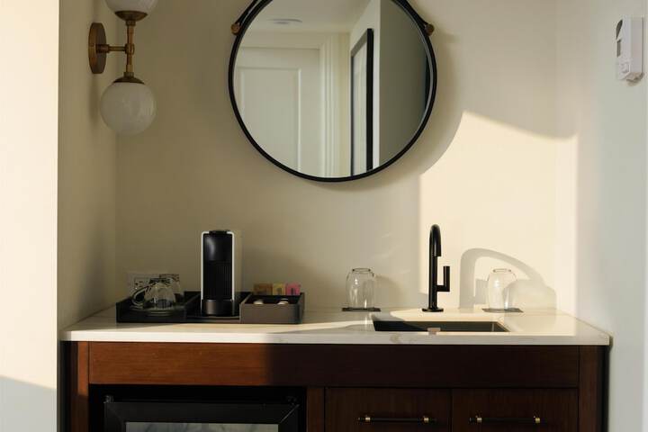 Lounge 82 of 149