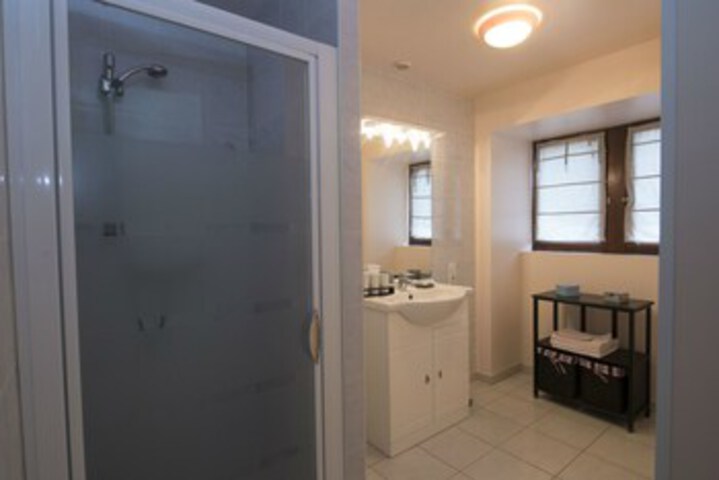 Room 6 of 27