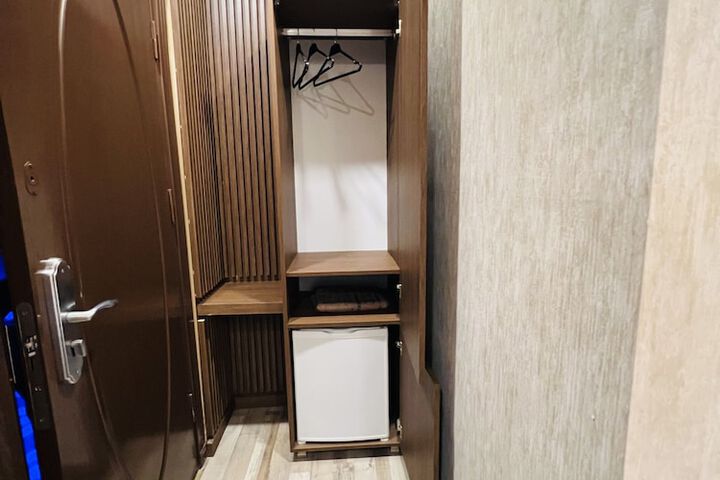 Room 6 of 29