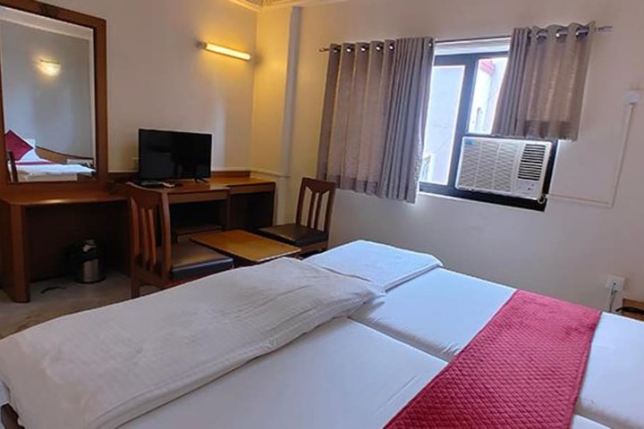 Room 5 of 17