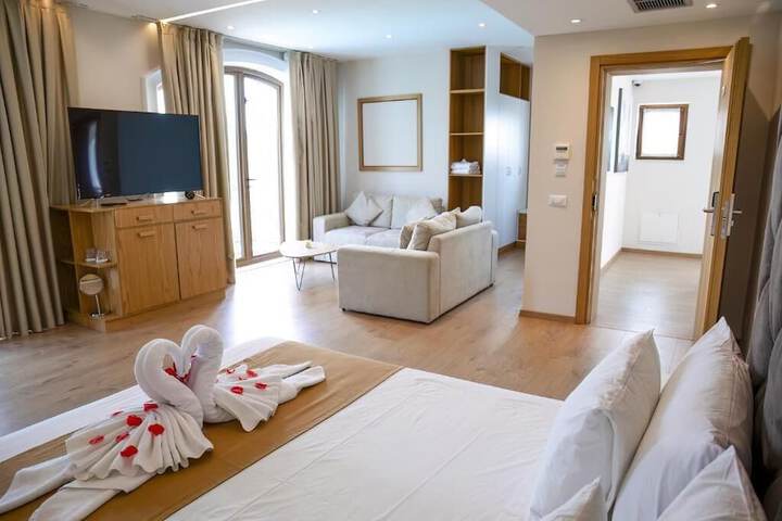 Room 4 of 41