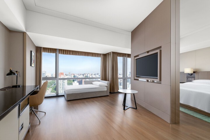 Room 55 of 102