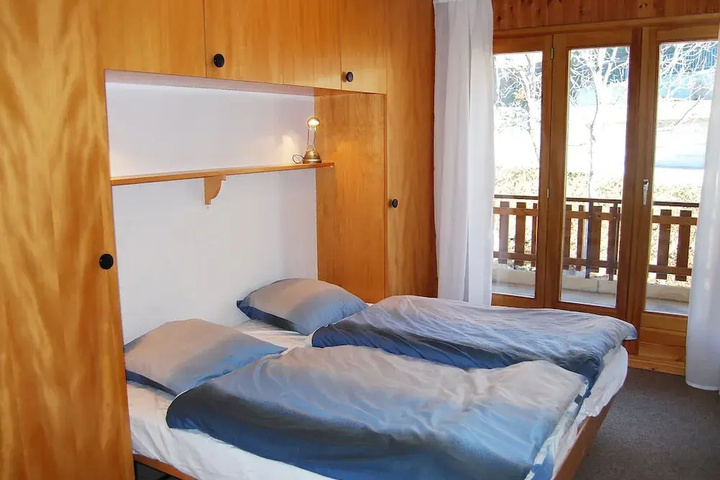 Room 5 of 12