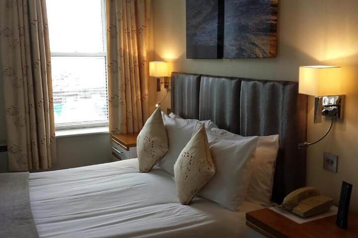 Room 5 of 33