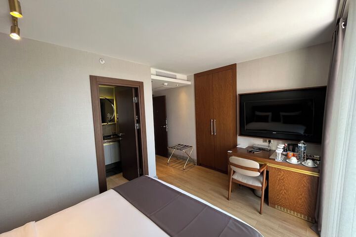 Room 10 of 129