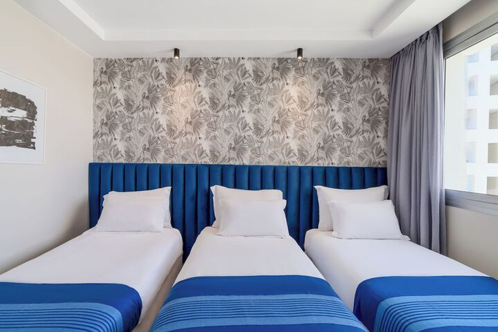 Room 26 of 87