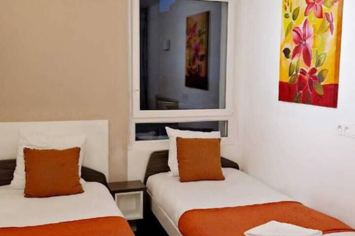 Room 14 of 25