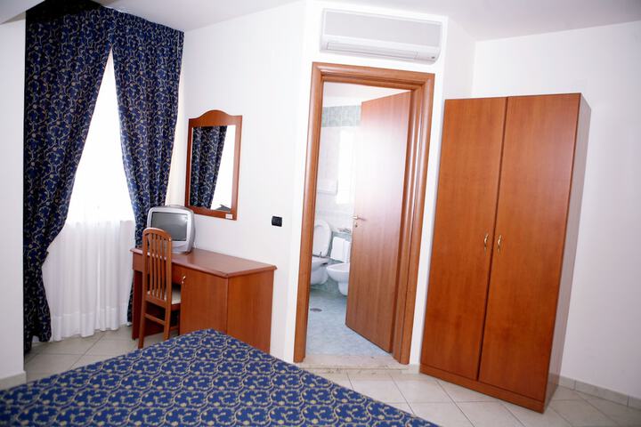 Room 8 of 23
