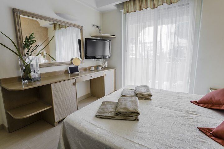 Room 8 of 78