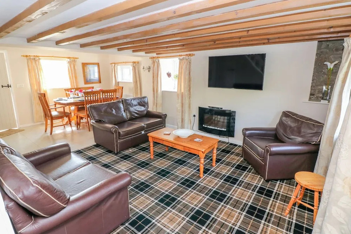 Vineyard Vale 8