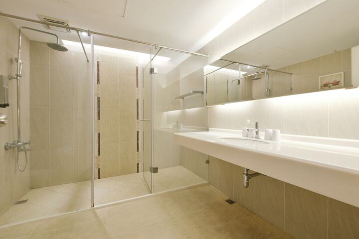 Room 40 of 51