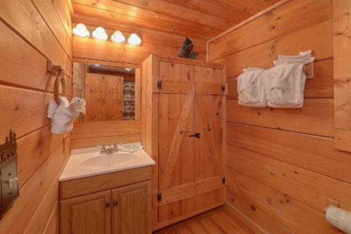 Hickory Lodge in Sevierville, TN