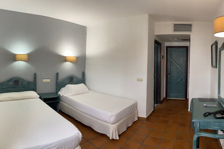 Room 10 of 35