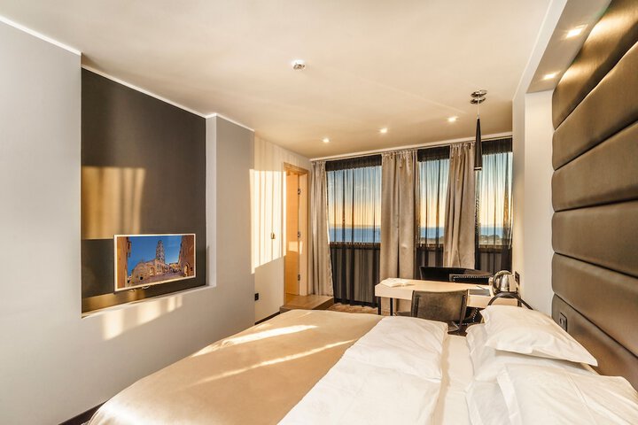 Room 8 of 46