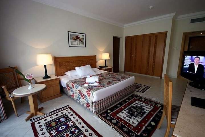 Room 10 of 25
