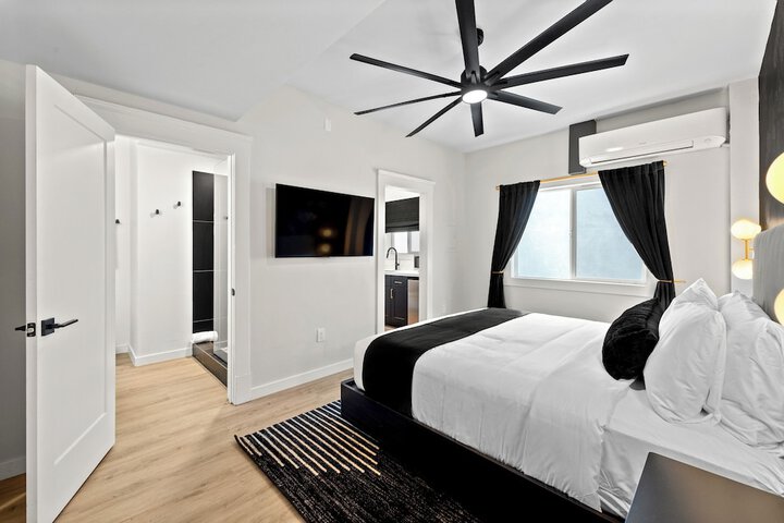 Room 4 of 33