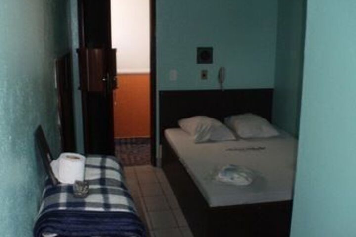 Room 9 of 15