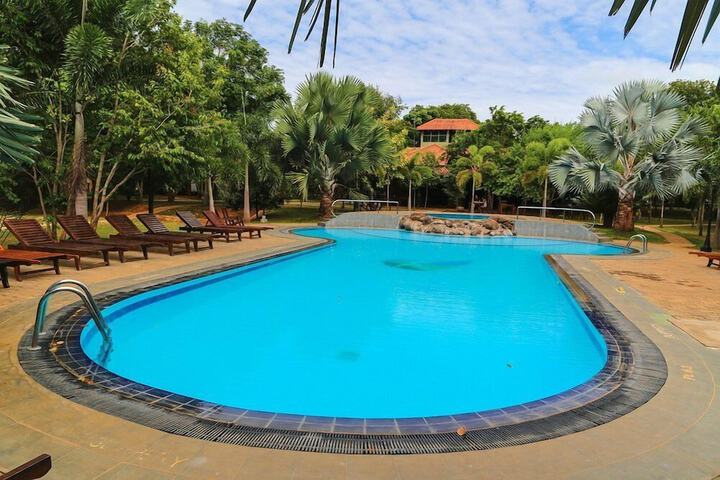 Pool 16 of 28