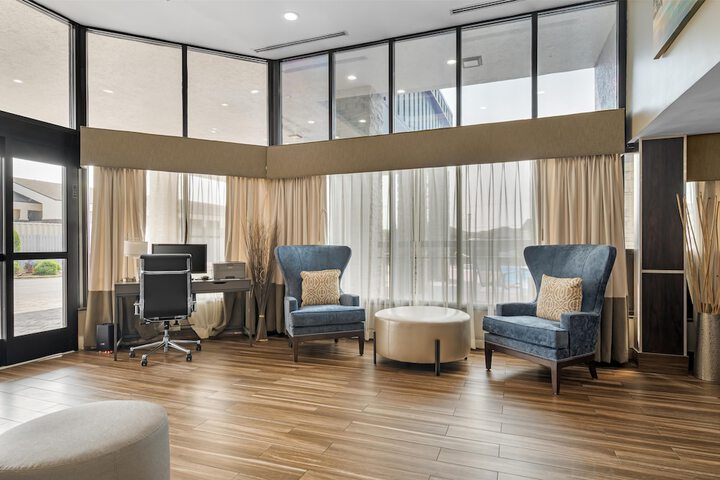 Business Center 26 of 32