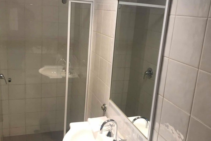 Room 10 of 18